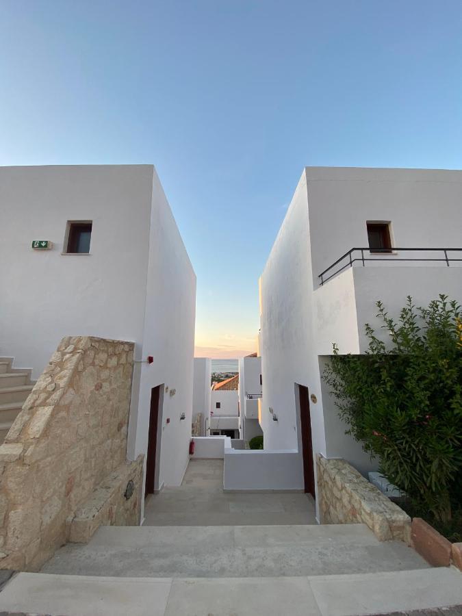 Amazones Village 4*